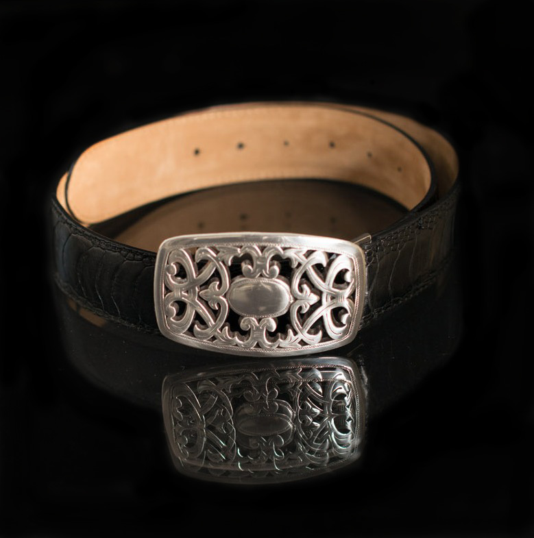 Gürtel mit aufwändiger Schließe